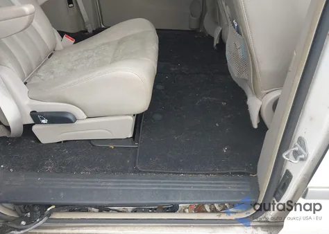 2013 Chrysler Town & Country Touring из США, поврежденный, VIN 2C4RC1BG7DR588327